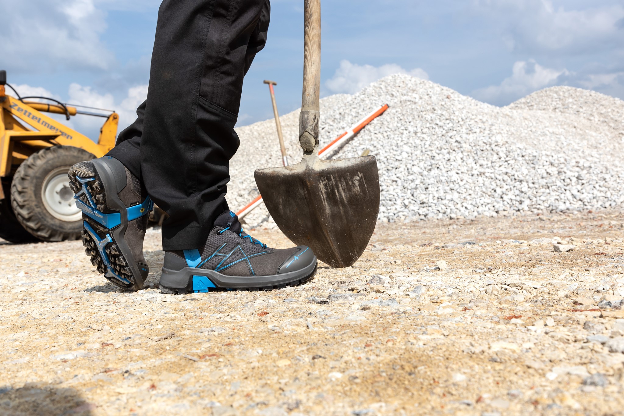 grotec GmbH. HAIX® CONNEXIS 631002 Safety+ GTX low/grey-blue  Sicherheitshalbschuh S3 ESD mit GORE-TEX® Ausstattung und Faszienstimulation