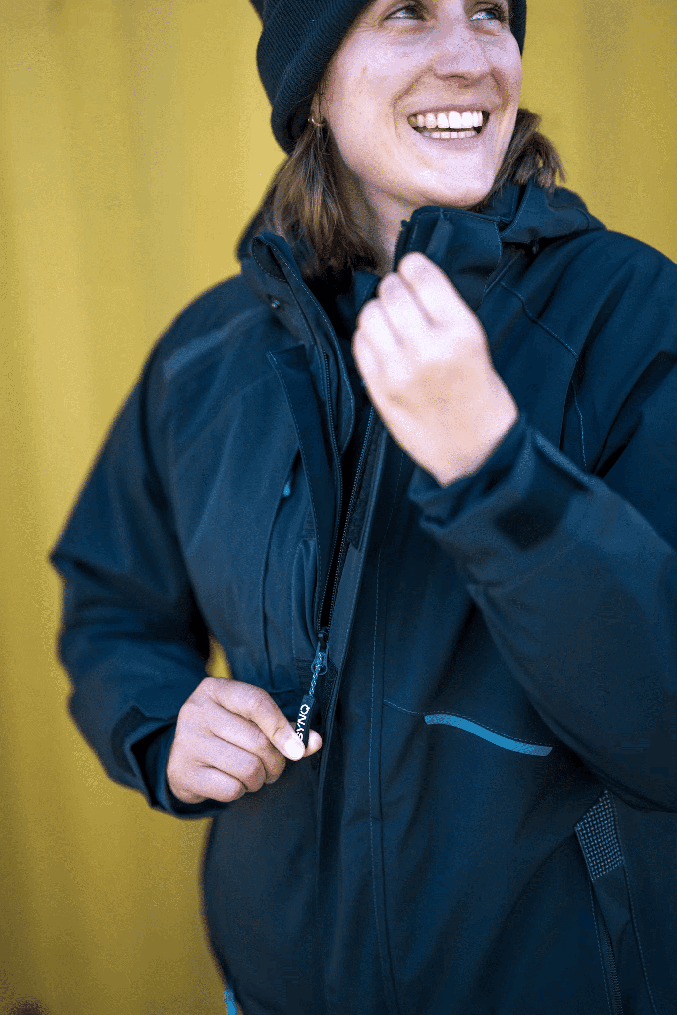 SYNQ Qold Women Schwarz Detailansicht